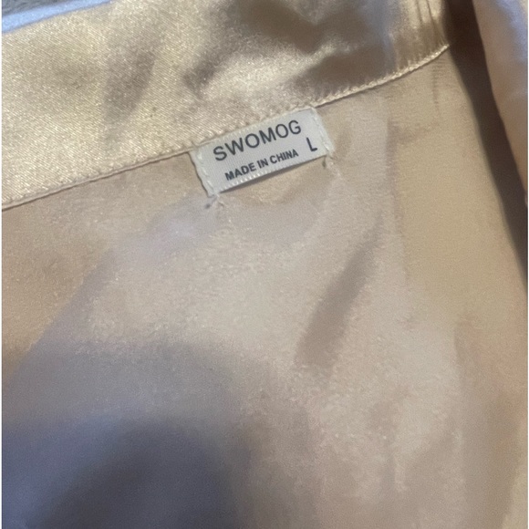 Champagne 2pc silk pajama set 🥂 - Picture 8 of 8